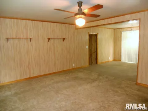 1786 Berwick Rd, Abingdon, IL 61410 photo 9