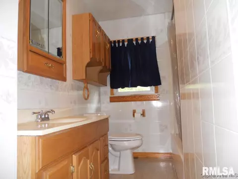1786 Berwick Rd, Abingdon, IL 61410 photo 7