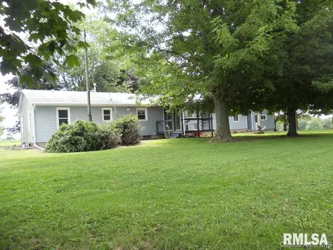 1786 Berwick Rd, Abingdon, IL 61410 photo 2