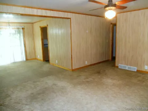 1786 Berwick Rd, Abingdon, IL 61410 photo 10