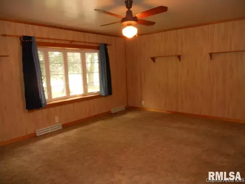 1786 Berwick Rd, Abingdon, IL 61410 photo 8