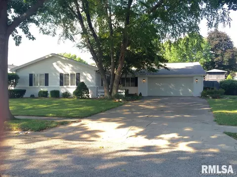 209 Quarterstaff Rd, Springfield, IL 62704 photo 1
