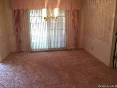 209 Quarterstaff Rd, Springfield, IL 62704 photo 3