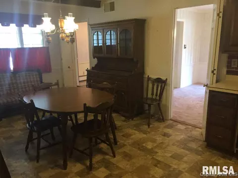 209 Quarterstaff Rd, Springfield, IL 62704 photo 6