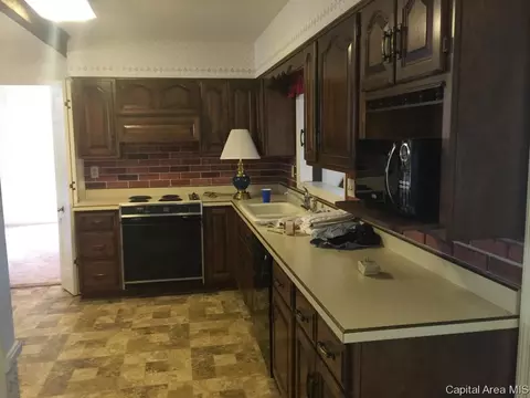 209 Quarterstaff Rd, Springfield, IL 62704 photo 7