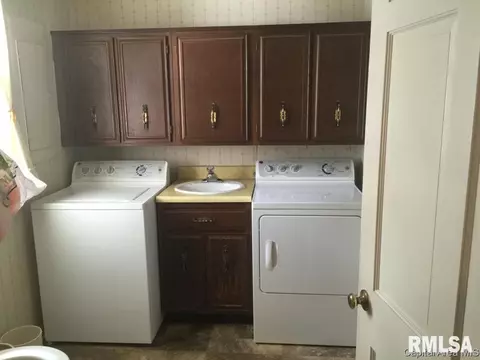 209 Quarterstaff Rd, Springfield, IL 62704 photo 12