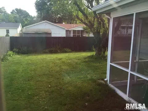 209 Quarterstaff Rd, Springfield, IL 62704 photo 14