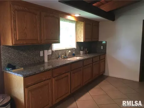 521 W Maple, Springfield, IL 62702 photo 2