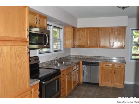16 Bel Aire Dr, Springfield, IL 62703 photo 4