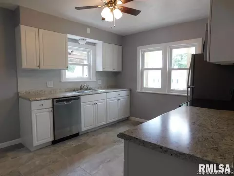 1633 W Monroe, Springfield, IL 62704 photo 4