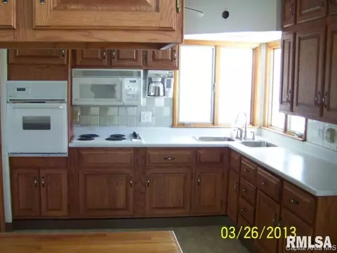 109 N Yates, Alpha, IL 61413 photo 5
