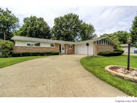 2308 Grinnell Dr, Springfield, IL 62704 photo 1