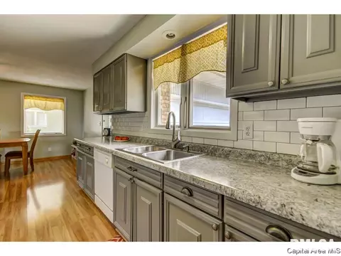 2308 Grinnell Dr, Springfield, IL 62704 photo 12