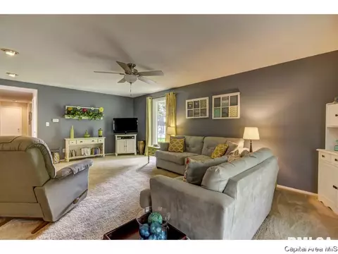 2308 Grinnell Dr, Springfield, IL 62704 photo 5
