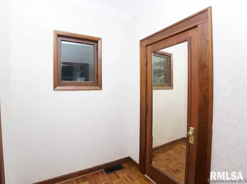 705 W Vine St, Springfield, IL 62704 photo 5