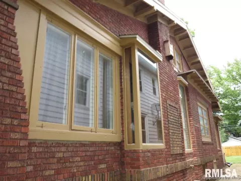 705 W Vine St, Springfield, IL 62704 photo 3