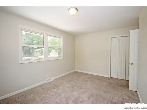 2033 Gregory Ct, Springfield, IL 62703 photo 9