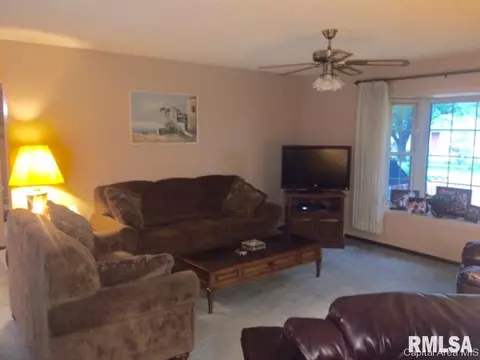1 Providence Ln, Springfield, IL 62711 photo 5