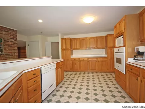 2304 Sylvan Rd, Springfield, IL 62704 photo 9