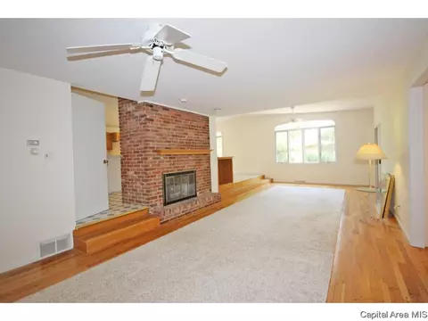 2304 Sylvan Rd, Springfield, IL 62704 photo 2