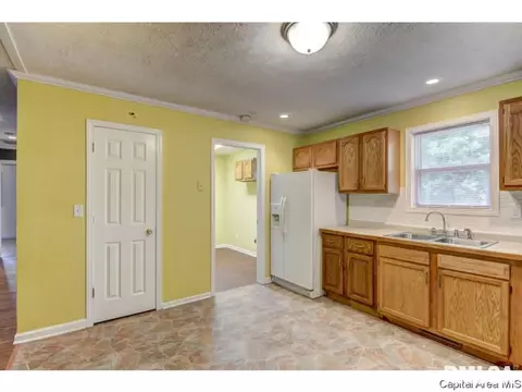 2000 E Converse St, Springfield, IL 62702 photo 5