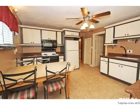 2027 N 19th, Springfield, IL 62702 photo 4