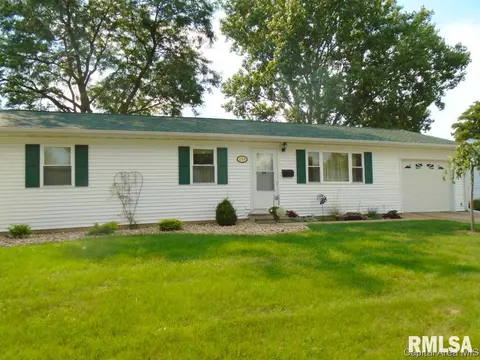 208 Cherry St, Abingdon, IL 61410 photo 2
