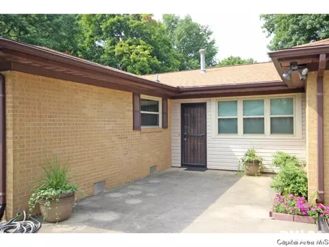 2152 S Walnut, Springfield, IL 62704 photo 2