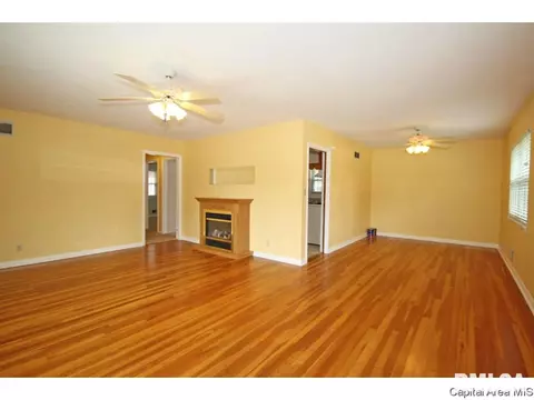 2152 S Walnut, Springfield, IL 62704 photo 3