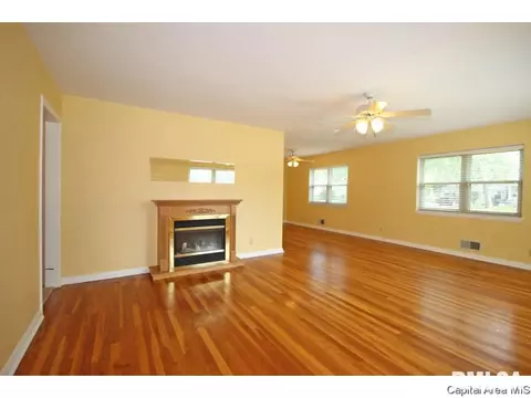 2152 S Walnut, Springfield, IL 62704 photo 5