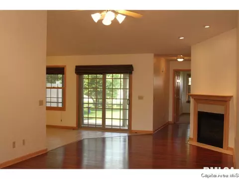 7101 Preston Dr, Springfield, IL 62711 photo 4