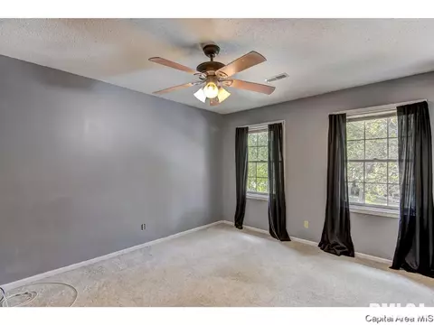 2 White Oak Rd, Springfield, IL 62711 photo 5