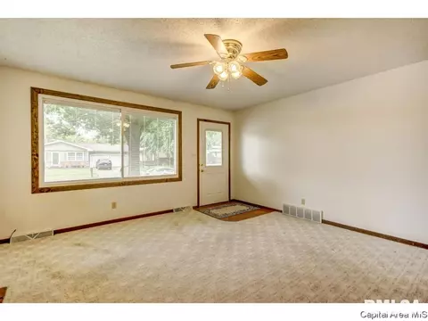 3029 Selkirk Rd, Springfield, IL 62702 photo 2
