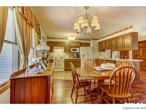 3050 Cascade Dr, Springfield, IL 62704 photo 2