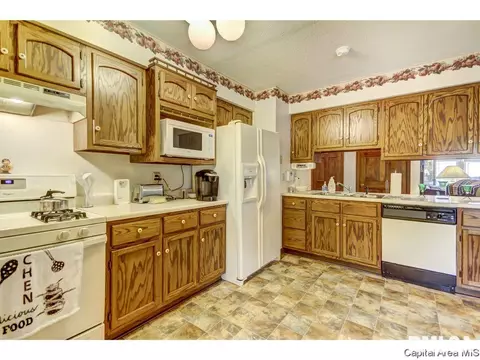 3050 Cascade Dr, Springfield, IL 62704 photo 9