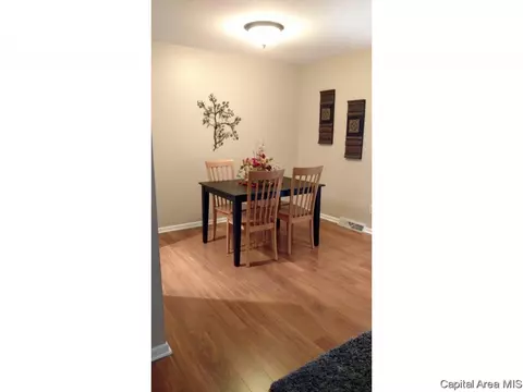 2612 Bennington Dr, Springfield, IL 62704 photo 7