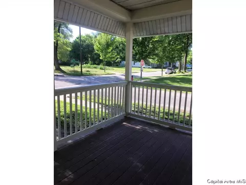 1030 N 4th St, Springfield, IL 62702 photo 2