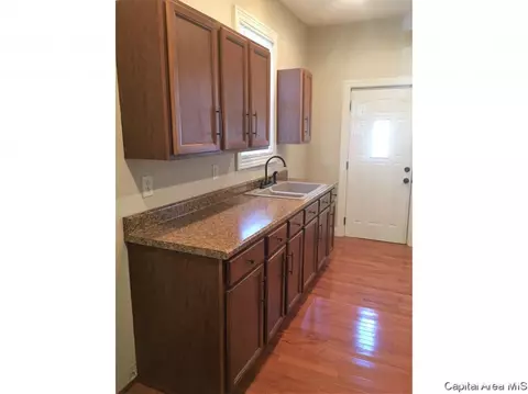 1030 N 4th St, Springfield, IL 62702 photo 8
