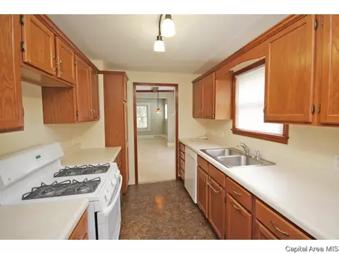 2137 Lowell Ave, Springfield, IL 62704 photo 8