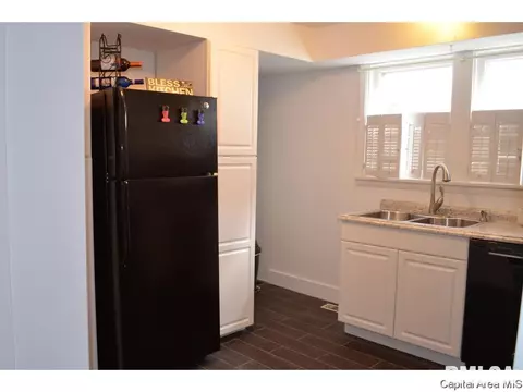208 N Park, Springfield, IL 62702 photo 3