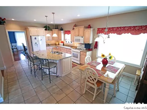 2225 Huntleigh Rd, Springfield, IL 62704 photo 5