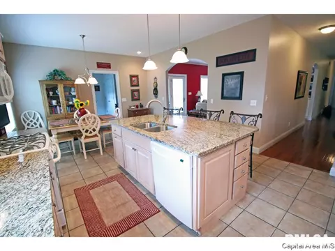 2225 Huntleigh Rd, Springfield, IL 62704 photo 3