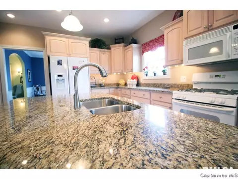 2225 Huntleigh Rd, Springfield, IL 62704 photo 4