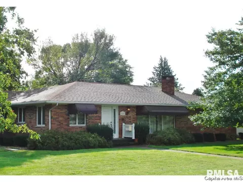 309 S Center St, Oneida, IL 61467 photo 3