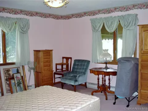 309 S Center St, Oneida, IL 61467 photo 16