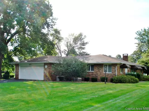 309 S Center St, Oneida, IL 61467 photo 2