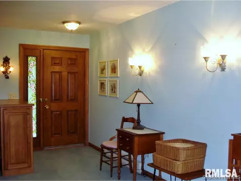 309 S Center St, Oneida, IL 61467 photo 4