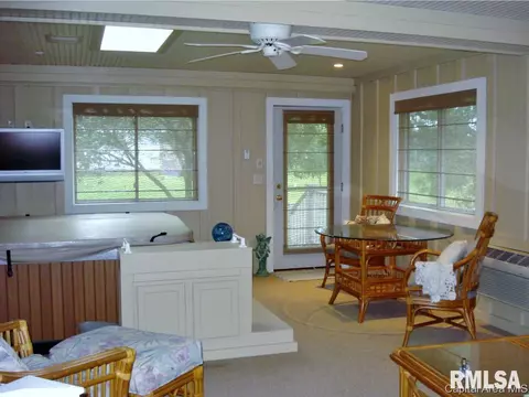 309 S Center St, Oneida, IL 61467 photo 14
