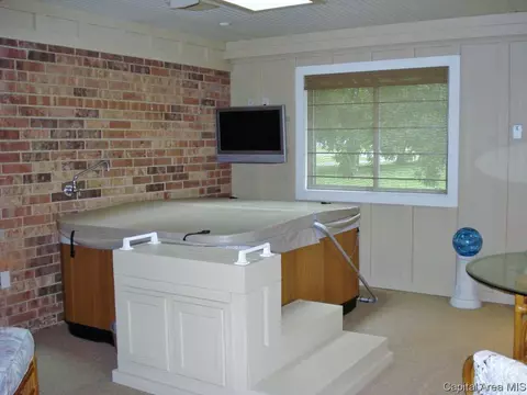 309 S Center St, Oneida, IL 61467 photo 15