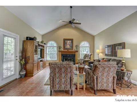 2304 Peppermill Pointe Ct, Springfield, IL 62712 photo 4